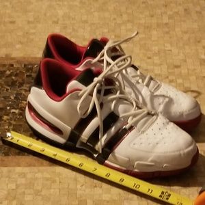 Mens gently used Adidas tennis shoes